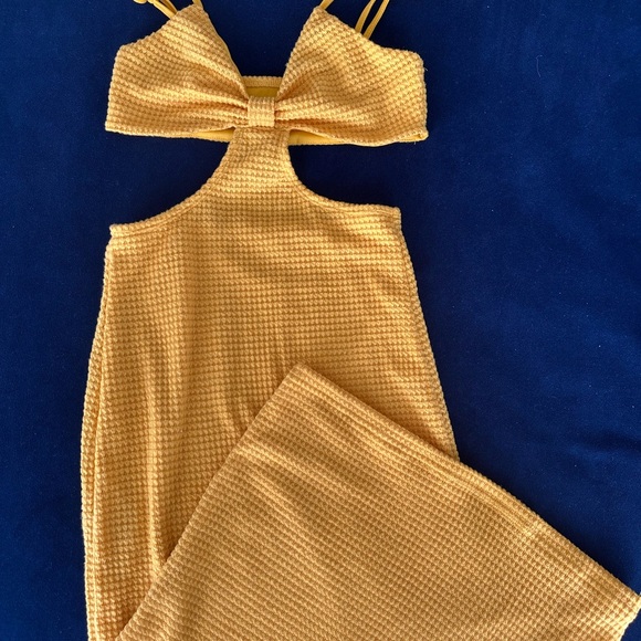 Yellow Textured cut out dress - Picture 3 of 4